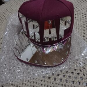 92faf1c1-58ca-4ce7-a2df-9663db785471 "TRAP" Ornée de Strass - Polyester Léger, Ajustable pour le Style Urbain, Fêtes & Événements Rock